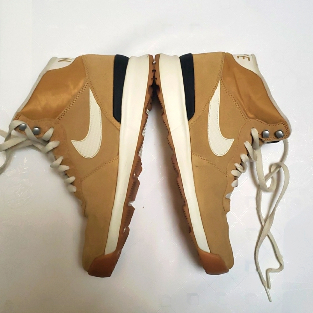 NIKE Suede Boots Size 8